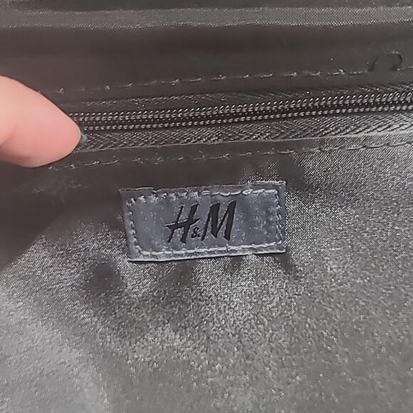 H&M Zebra Pattern Woven Straw Texture Clutch - Picture 15 of 16